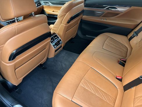 Used 2019 BMW 750i w/ M Sport Package image 13