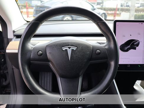 Used 2018 Tesla Model 3 Mid Range image 3