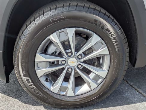 New 2026 Chevrolet Equinox LT w/ Convenience Package II AWD/4WD image 32