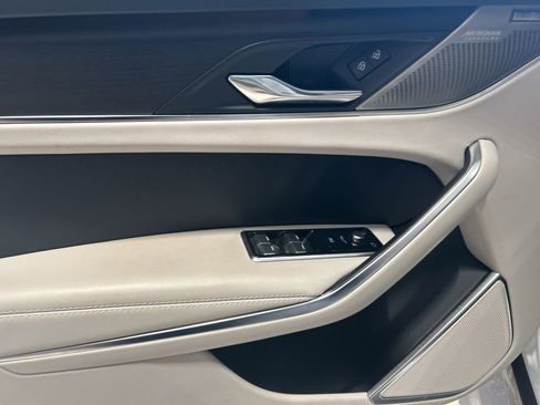 Used 2024 Jaguar F-PACE R-Dynamic S image 3