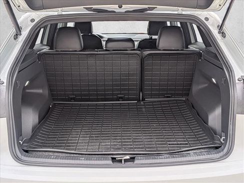 Used 2024 Volkswagen Atlas Cross Sport SE FWD image 6