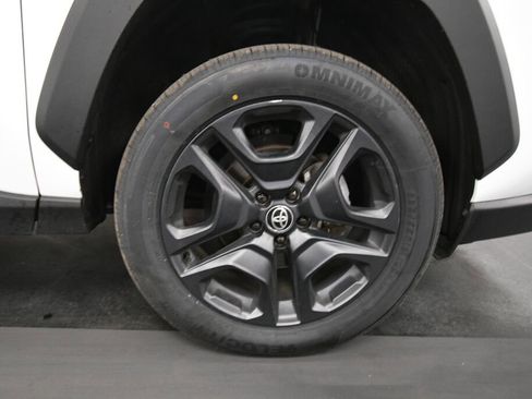 Used 2026 Toyota Corolla Cross L AWD/4WD image 29