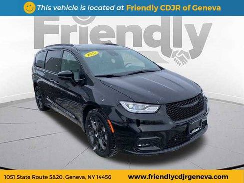 New 2026 Chrysler Pacifica Limited w/ S Appearance Package image 3