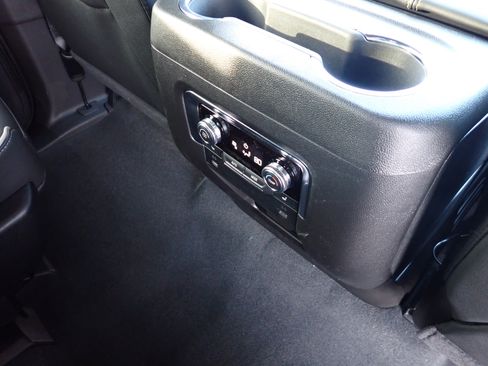 New 2026 GMC Yukon Elevation image 13