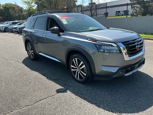 Certified 2025 Nissan Pathfinder Platinum w/ Cargo Package AWD/4WD image 5
