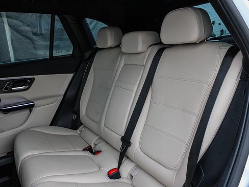 Used 2025 Mercedes-Benz GLC 300 4MATIC image 19