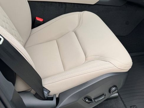 New 2026 Volvo XC90 B6 Plus w/ Protection Package Premier AWD/4WD image 11