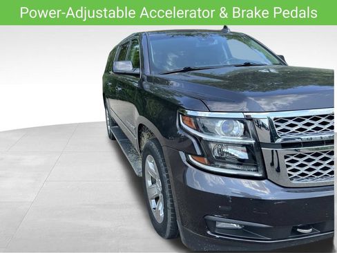 Used 2017 Chevrolet Suburban LT w/ LT Signature Package AWD/4WD image 15