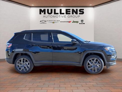 New 2026 Jeep Compass Latitude image 4