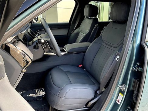 Used 2025 Land Rover Range Rover Sport SE image 25