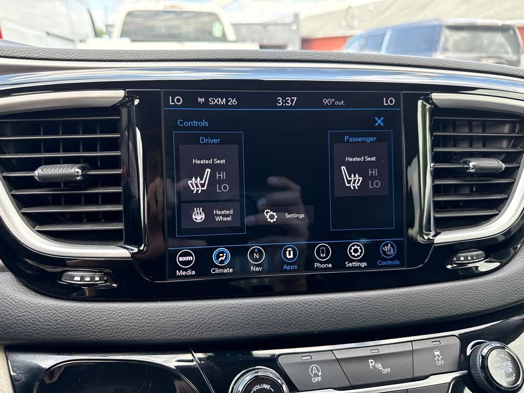 Used 2020 Chrysler Pacifica Touring-L Plus FWD image 38