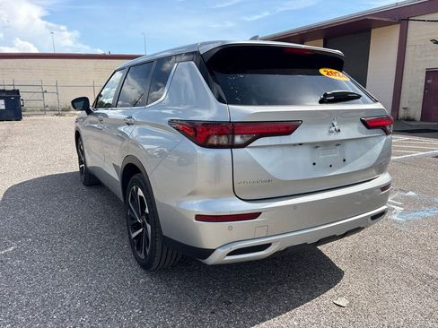 Used 2024 Mitsubishi Outlander SE Black Edition FWD image 5