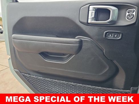 Used 2023 Jeep Wrangler Unlimited w/ Cold Weather Group image 25