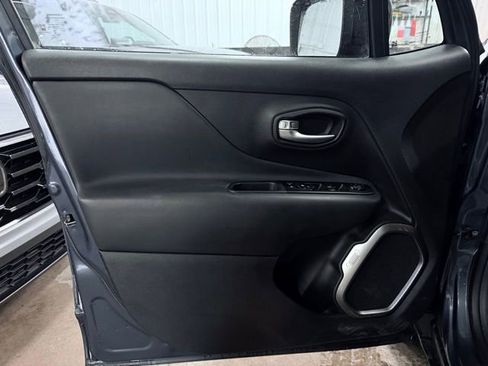 Certified 2022 Jeep Renegade Limited AWD/4WD image 11
