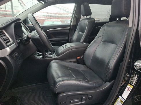 Used 2019 Toyota Highlander Limited Platinum image 16