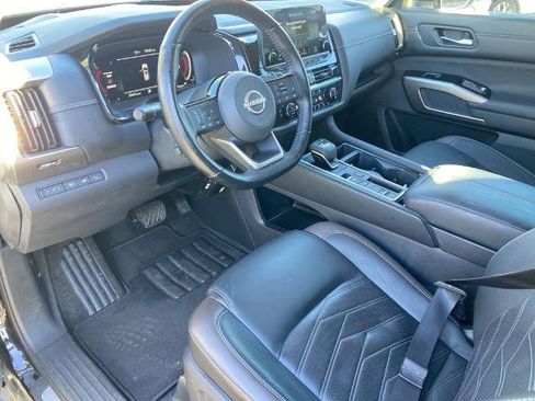 Used 2023 Nissan Pathfinder Platinum image 6