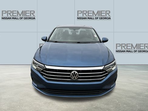 Used 2019 Volkswagen Jetta SE image 2