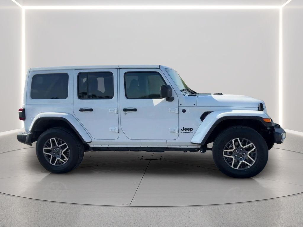 Used 2026 Jeep Wrangler Unlimited Sahara AWD/4WD image 4
