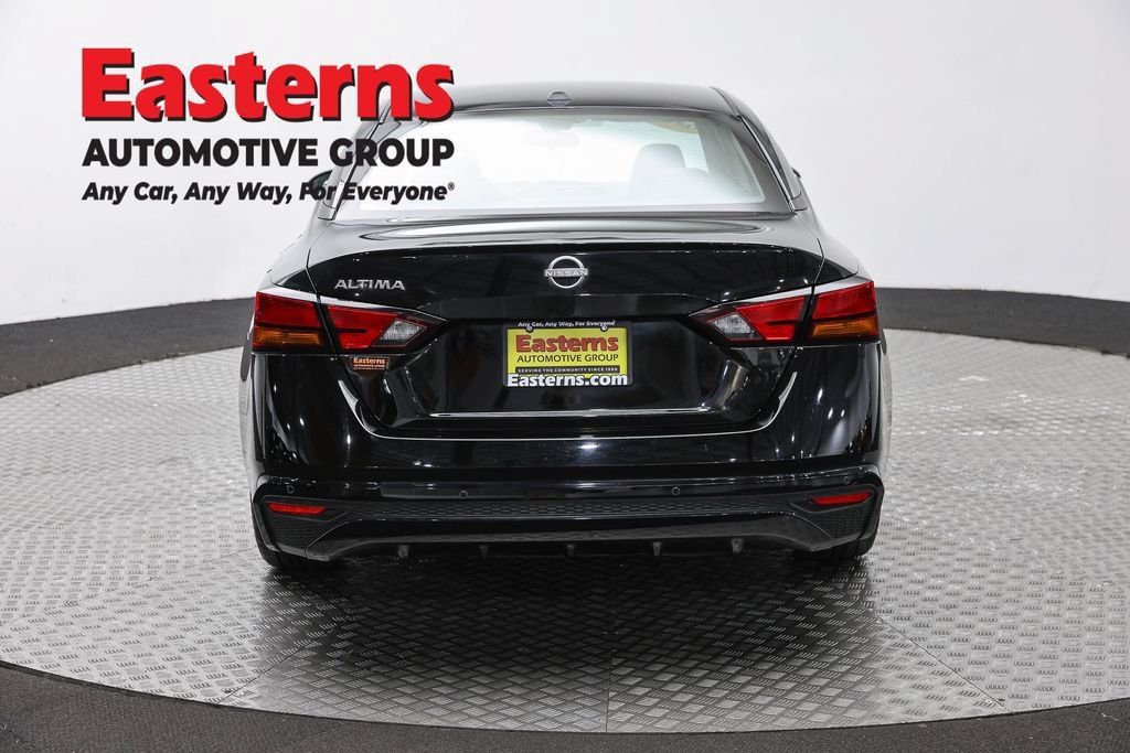 Used 2025 Nissan Altima 2.5 SV FWD image 8