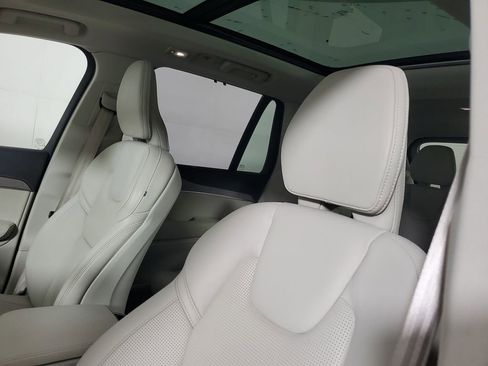 Certified 2024 Volvo XC90 B6 Ultimate w/ Protection Package Premier image 26