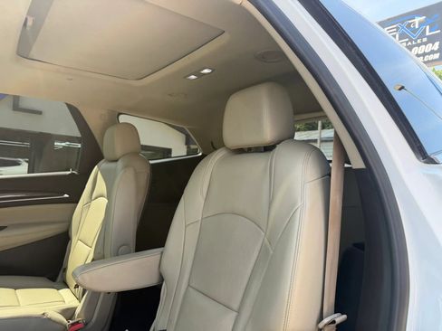 Used 2019 Buick Enclave Essence FWD image 39