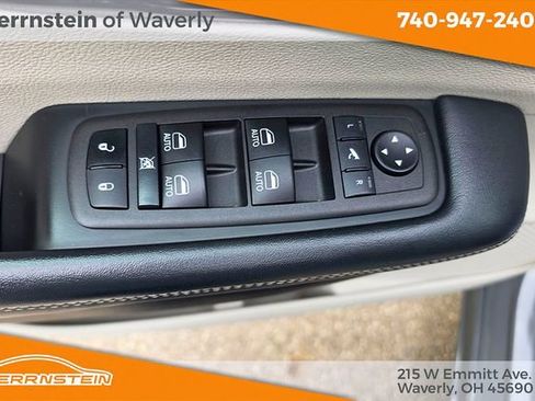 Used 2023 Chrysler Pacifica Limited FWD image 15