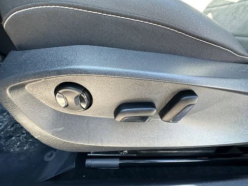 Used 2024 Volkswagen Taos SE image 10