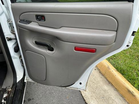 Used 2005 Chevrolet Tahoe 4WD w/ Skid Plate Package image 10