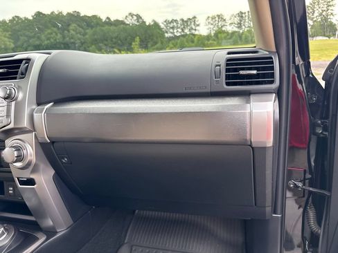 Used 2019 Toyota 4Runner SR5 Premium AWD/4WD image 28
