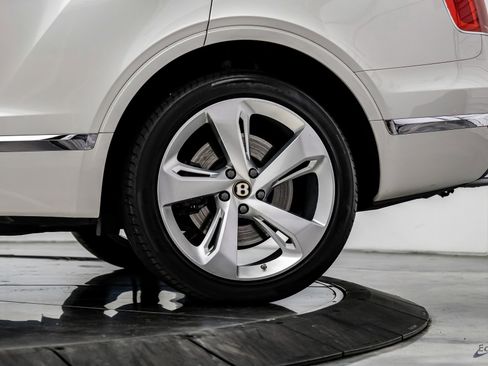 Used 2019 Bentley Bentayga image 97