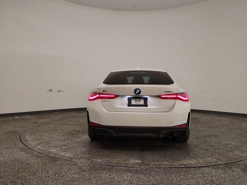 Used 2023 BMW i4 eDrive35 image 9