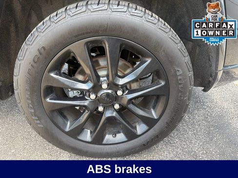 Used 2018 Jeep Grand Cherokee Altitude AWD/4WD image 17