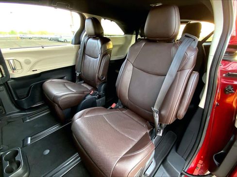 Used 2021 Toyota Sienna Platinum image 20