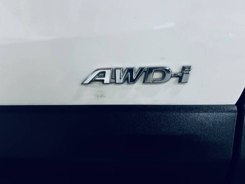 Used 2017 Toyota RAV4 XLE AWD/4WD image 18