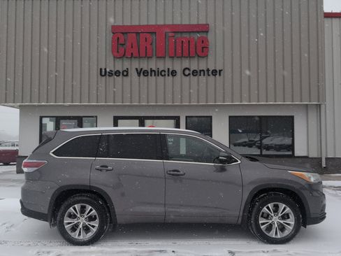 Used 2015 Toyota Highlander XLE image 1