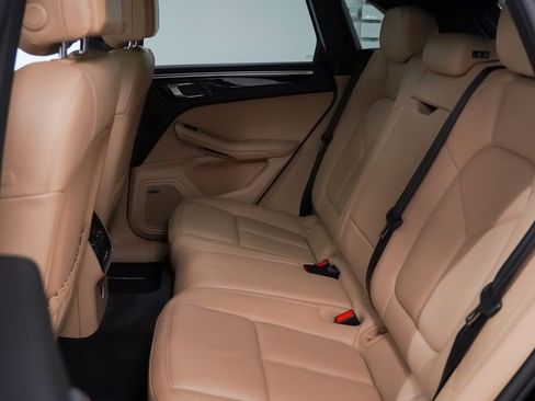 Used 2018 Porsche Macan Sport Edition image 17