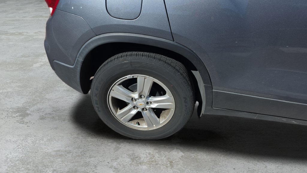Used 2019 Chevrolet Trax LT w/ LT Convenience Package FWD image 17