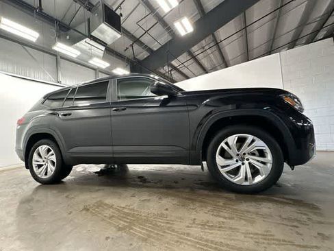 Certified 2023 Volkswagen Atlas SE image 3