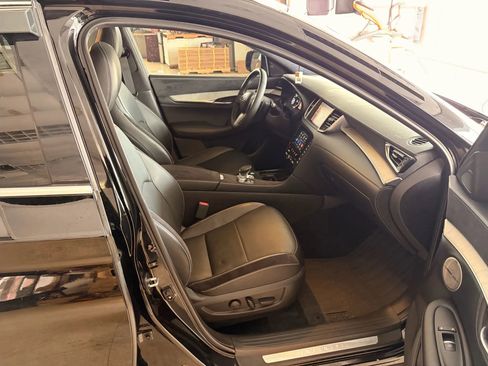 Used 2019 INFINITI QX50 Essential image 21