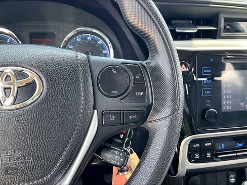 Used 2018 Toyota Corolla LE FWD image 46
