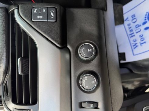 Used 2017 Chevrolet Suburban LT image 14