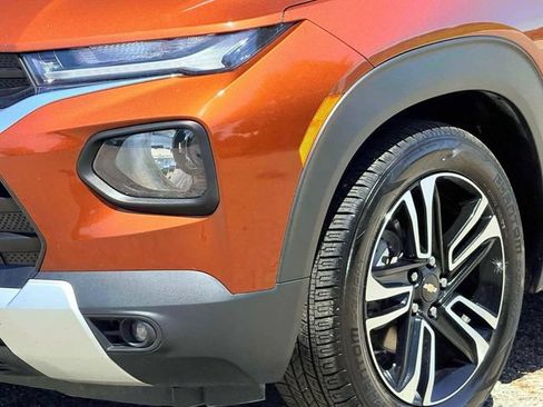 Used 2021 Chevrolet TrailBlazer LT w/ Premium Seating Package FWD image 10