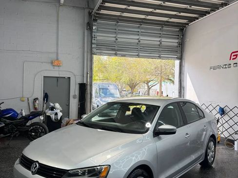 Used 2014 Volkswagen Jetta SE FWD image 3