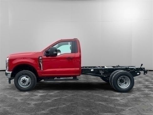 New 2026 Ford F350 XL w/ XL Chrome Package AWD/4WD image 2