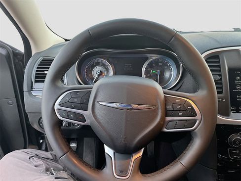 Used 2023 Chrysler 300 Touring w/ Sport Appearance Package image 11