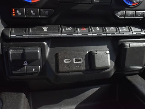 Used 2022 GMC Sierra 2500 AT4 image 30