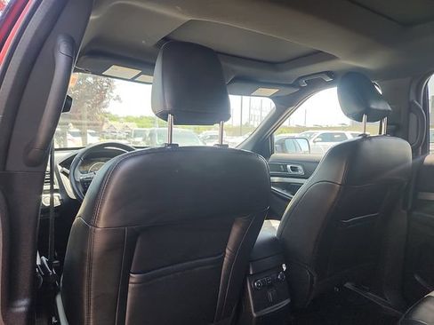 Certified 2019 Ford Explorer XLT w/ Equipment Group 202A AWD/4WD image 24