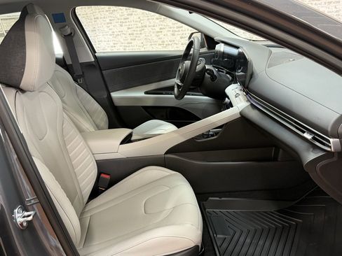 New 2026 Hyundai Elantra Limited image 12