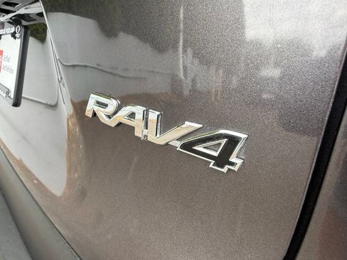 Certified 2021 Toyota RAV4 LE w/ Carpet Mat Package (TMS) AWD/4WD image 8