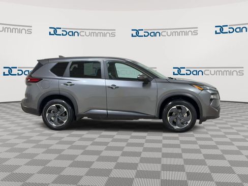Used 2024 Nissan Rogue SV FWD image 9